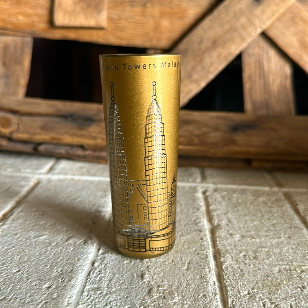 MALAYSIA TWIN TOWERS PETRONAS Souvenir SHOT GLASS (50)